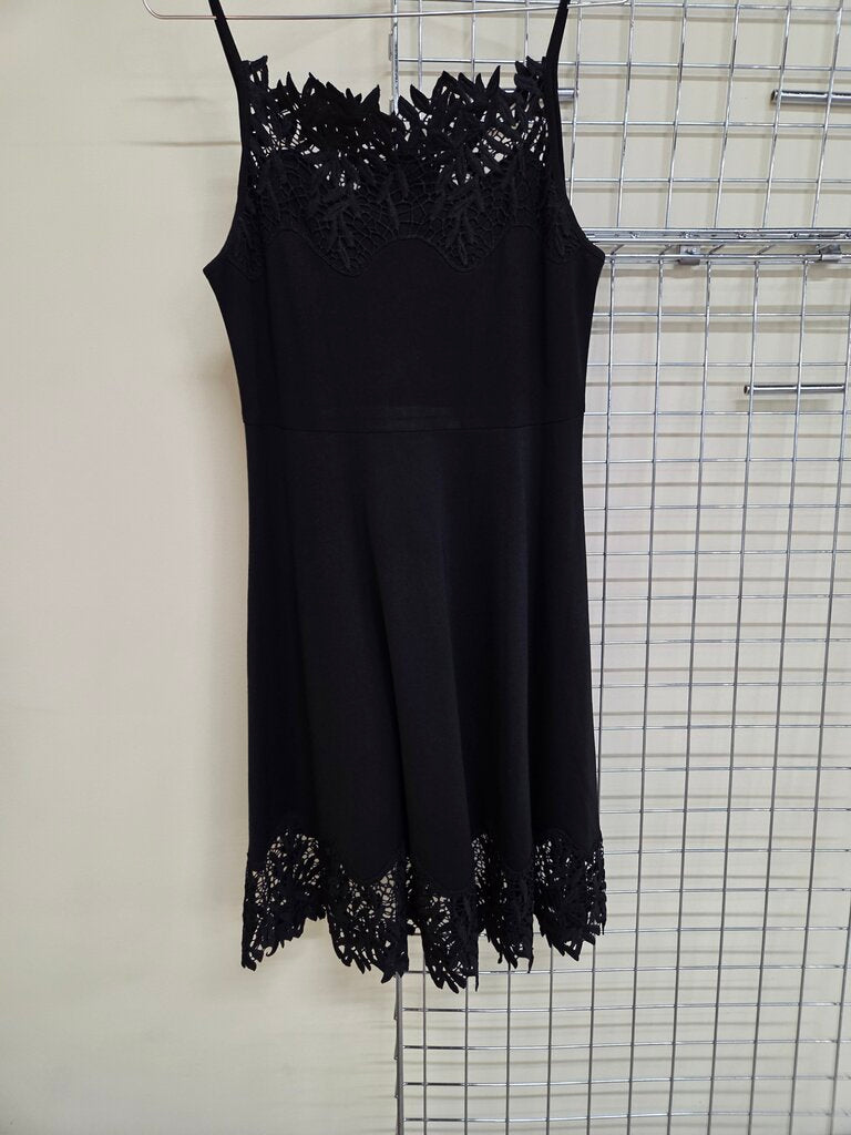 The Pyramid Collection Lacy Midi Cocktail Dress