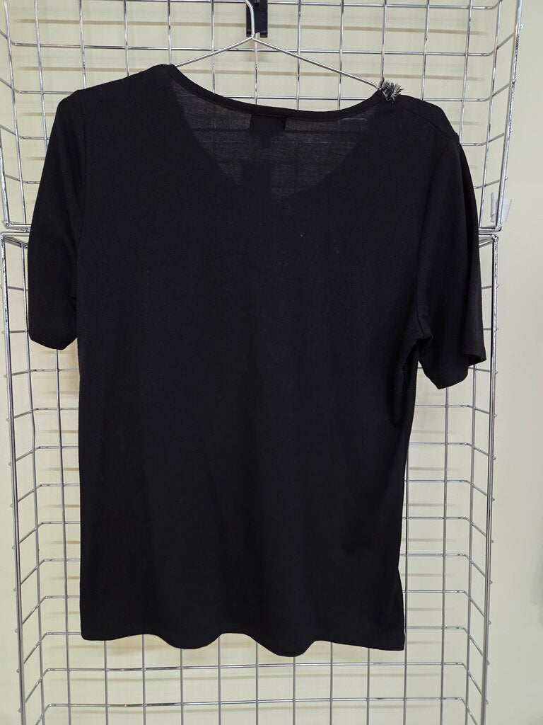 Color Works Feathered Collar T Shirt