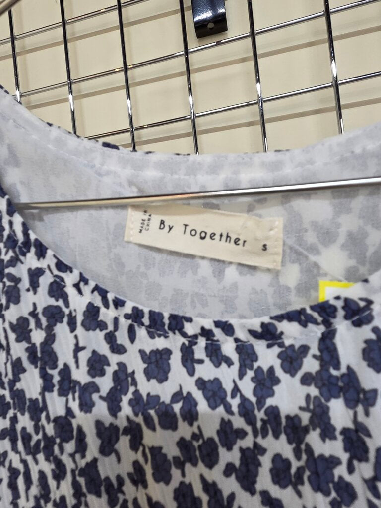 Like New 'by together' Flutter Sleeve Summer Dress with Stretch Bodice Sz S