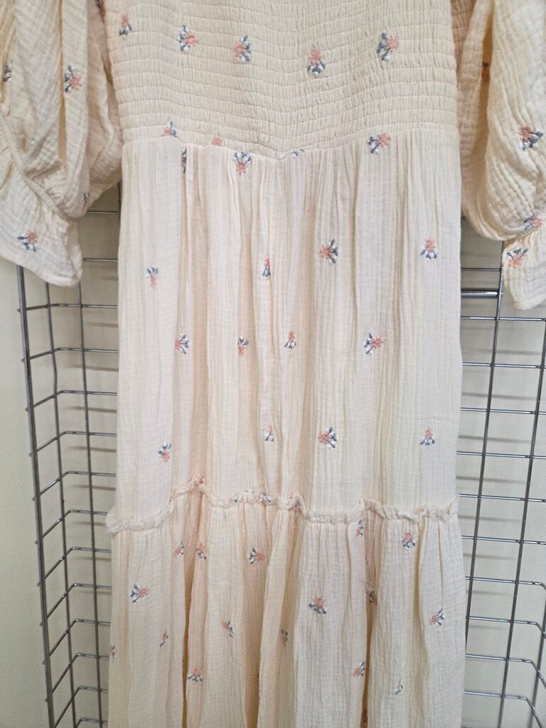 Like New 'Listicle' S/S Puff Sleeve Long Summer Dress with embroidered flowers Sz S