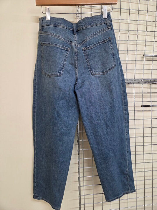 Like new Old Navy Barrel Leg High Rise Jeans sz 2