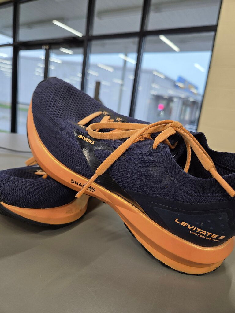 Like New w/out tags Brooks Levitate 3 Athletic Shoes sz 7