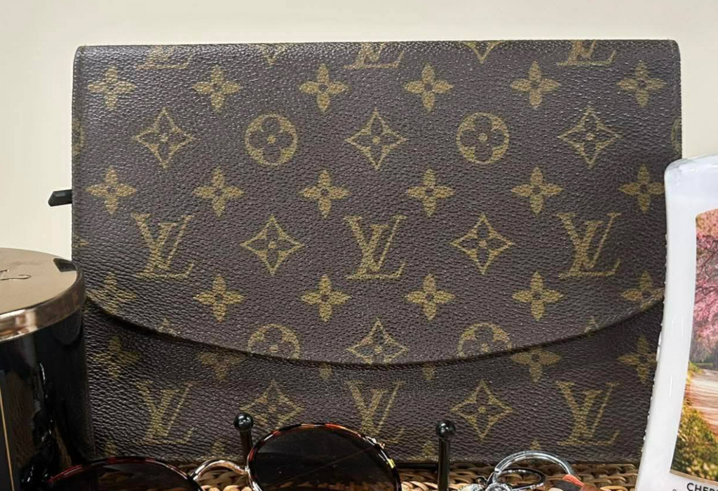 Consigned Premium & Luxury Handbags & Accessories