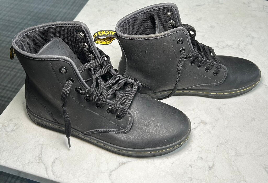Doc Marten Ladies Boots sz 7