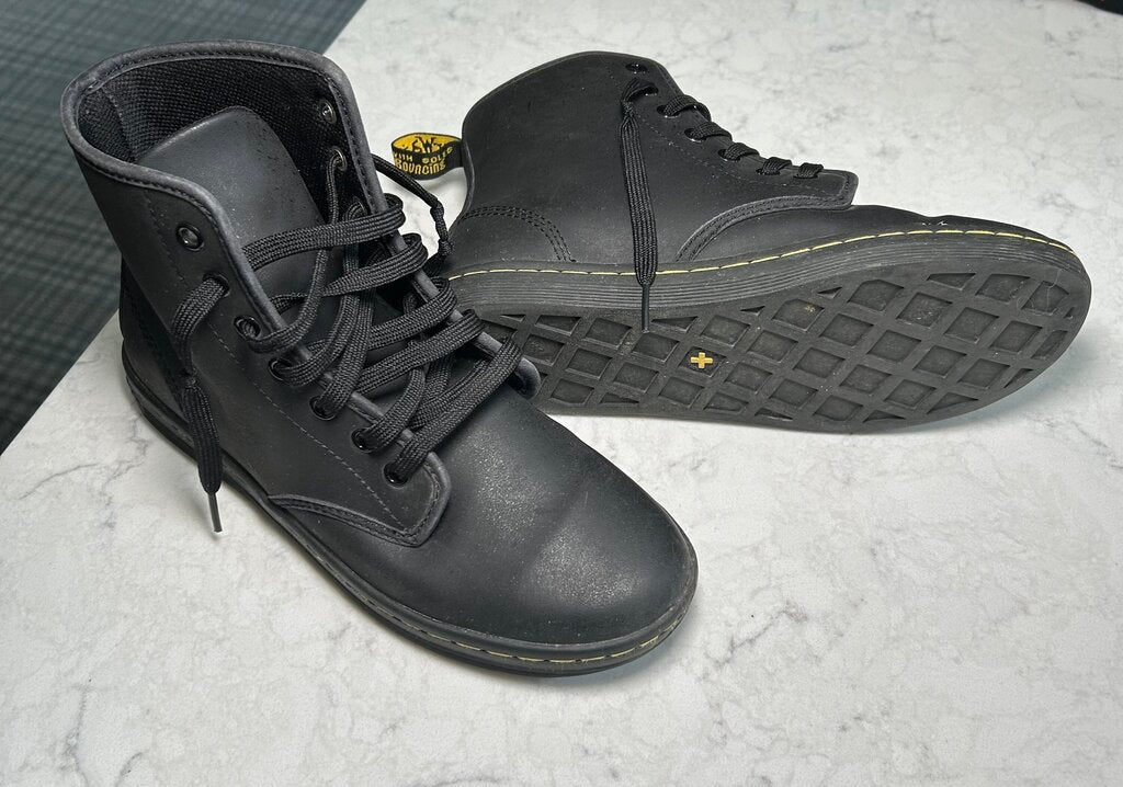 Doc Marten Ladies Boots sz 7