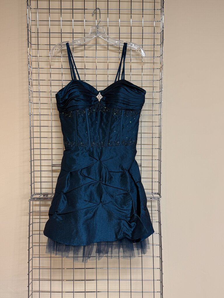 SHORT FORMAL DRESS