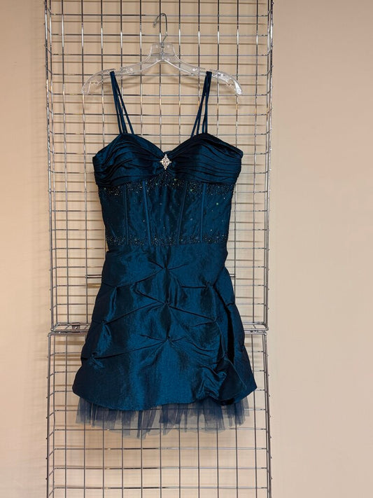 SHORT FORMAL DRESS