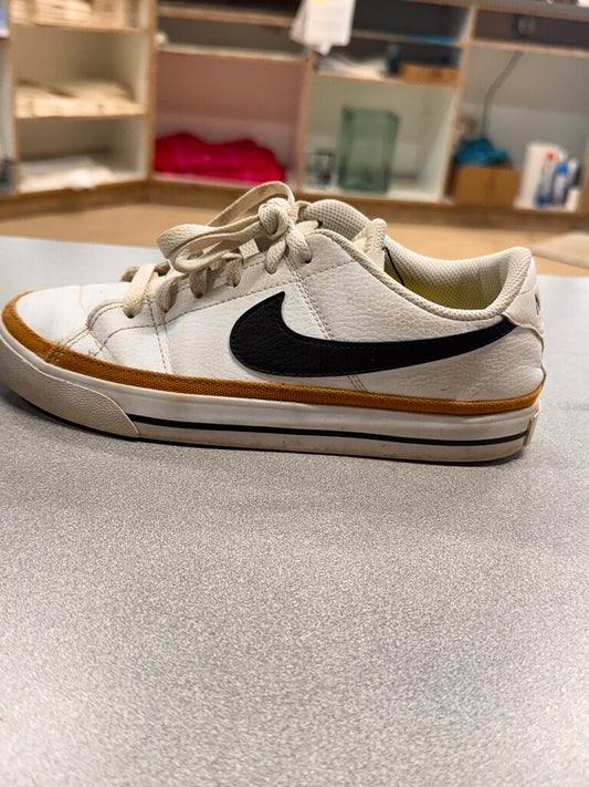 Nike Shoe 7.5