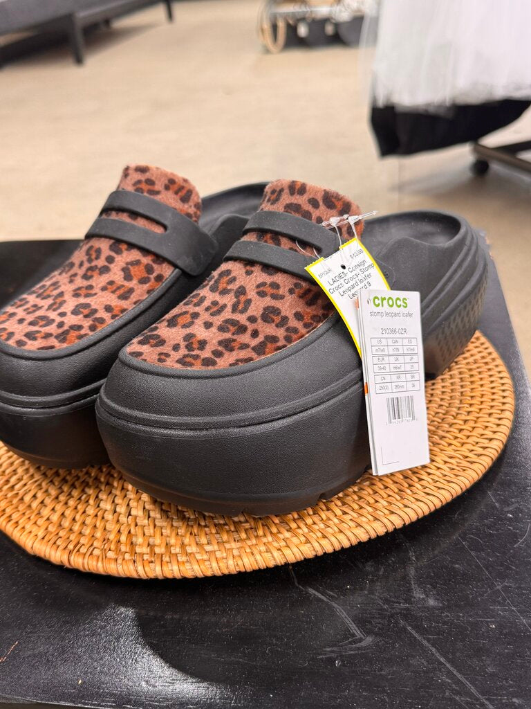 Crocs- Stomp Leopard loafer sz 9