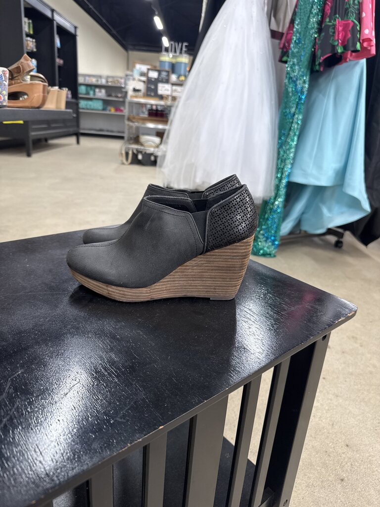 Dr Sholls memory foam black wedge