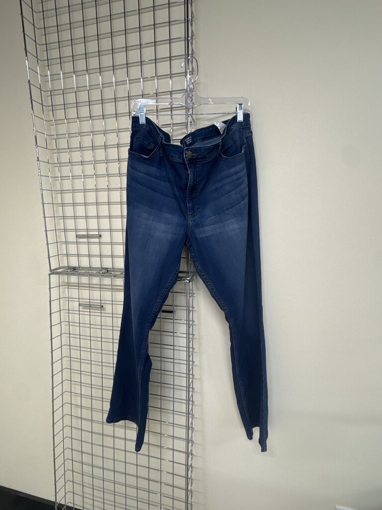 Regular Fit Boot Cut Mid Rise Jeans