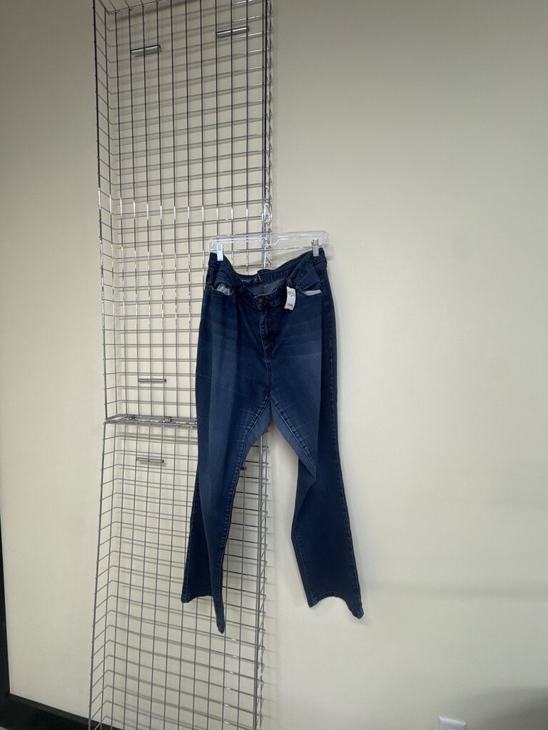 Curvy Slim Boot Cut Jean