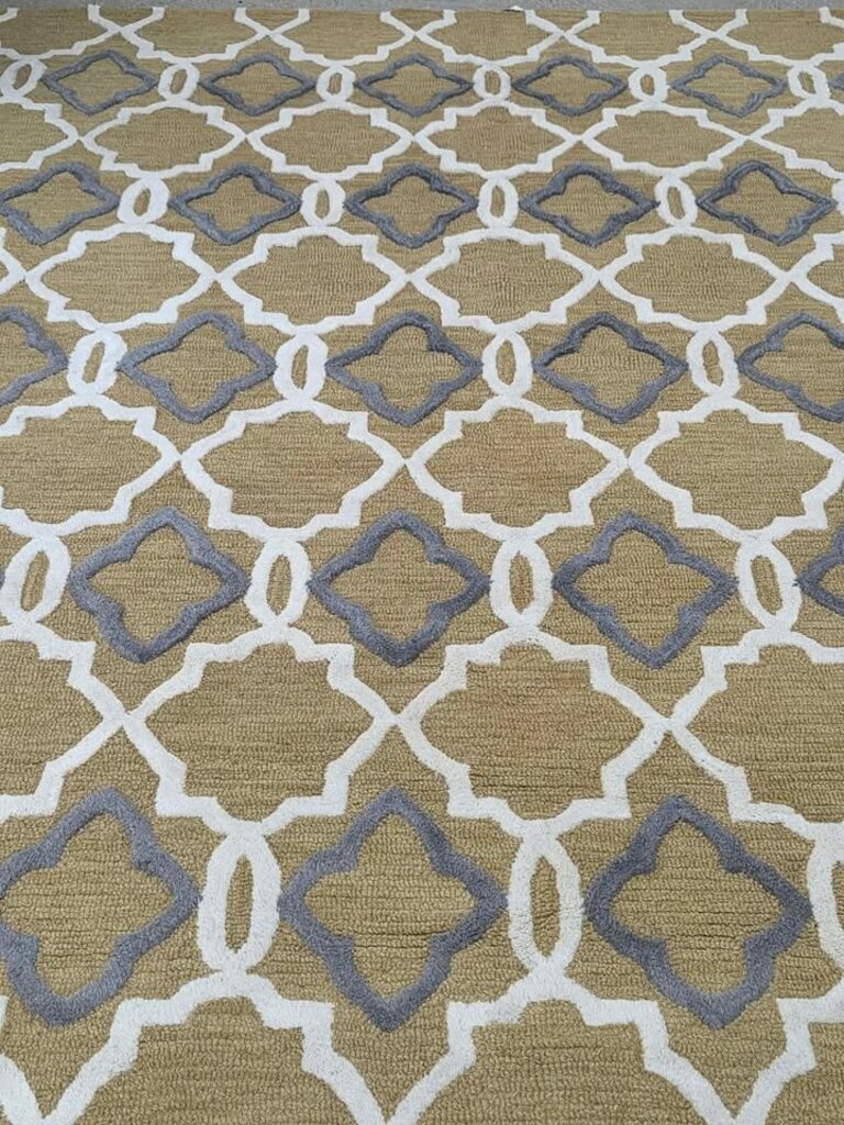 LARGE GOLD/WHITE AREA RUG