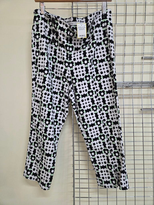 Black & White Flower Capri
