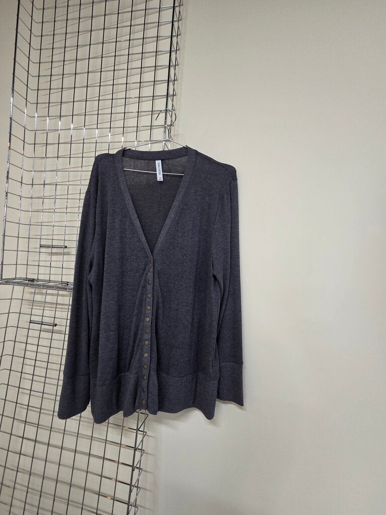 lightweight snap up Sweater