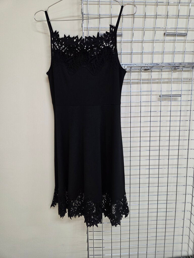 The Pyramid Collection Lacy Midi Cocktail Dress