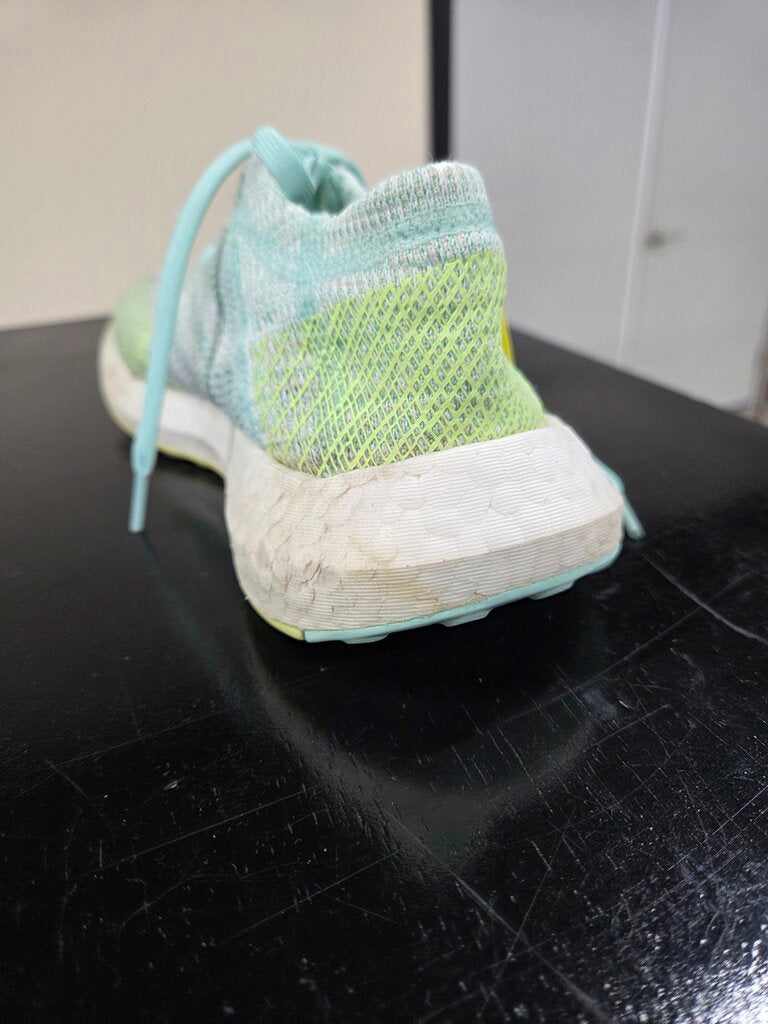 Ladies Adidas Athletic Shoes sz 5.5