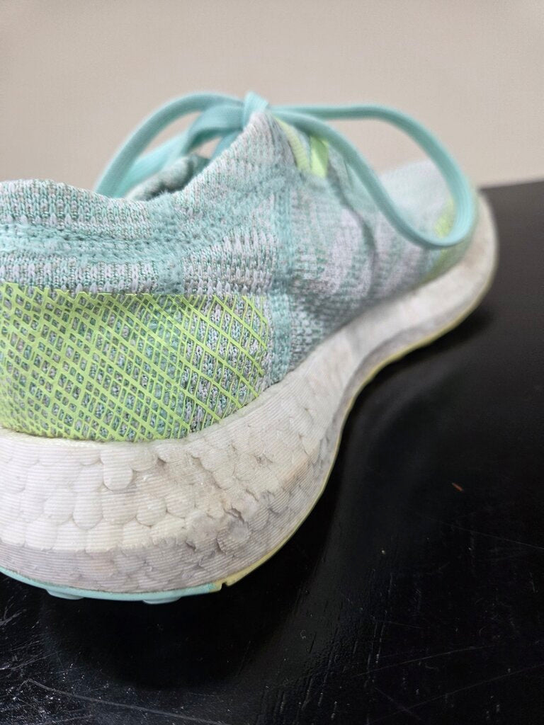 Ladies Adidas Athletic Shoes sz 5.5