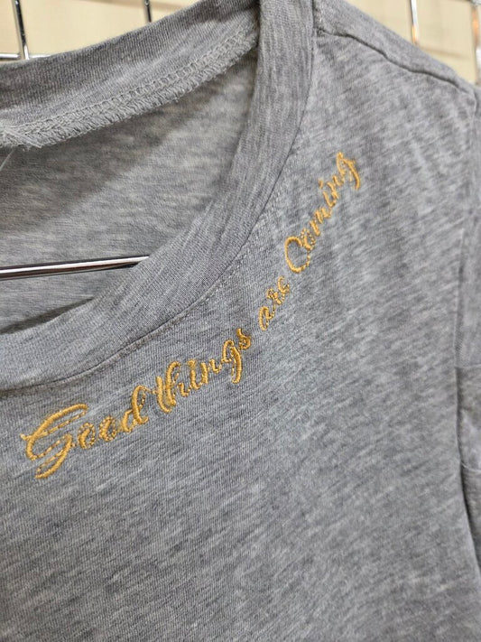 GH (Gearhead Outfitters) with Pleated S/S Ebroidery "Good Things Are Coming" Sz S
