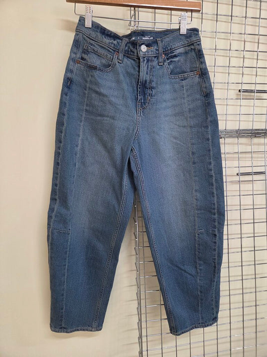 Like new Old Navy Barrel Leg High Rise Jeans sz 2