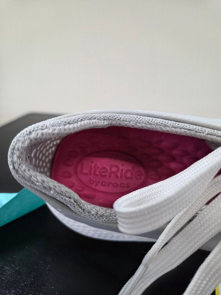 Womens Crocs LiteRide Pacer Sneaker sz 9