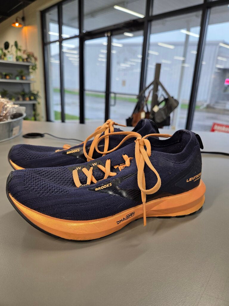 Like New w/out tags Brooks Levitate 3 Athletic Shoes sz 7