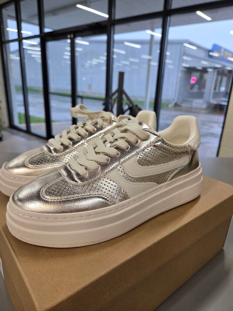 Women's Steve Madden gold metallic sneakers sz 8