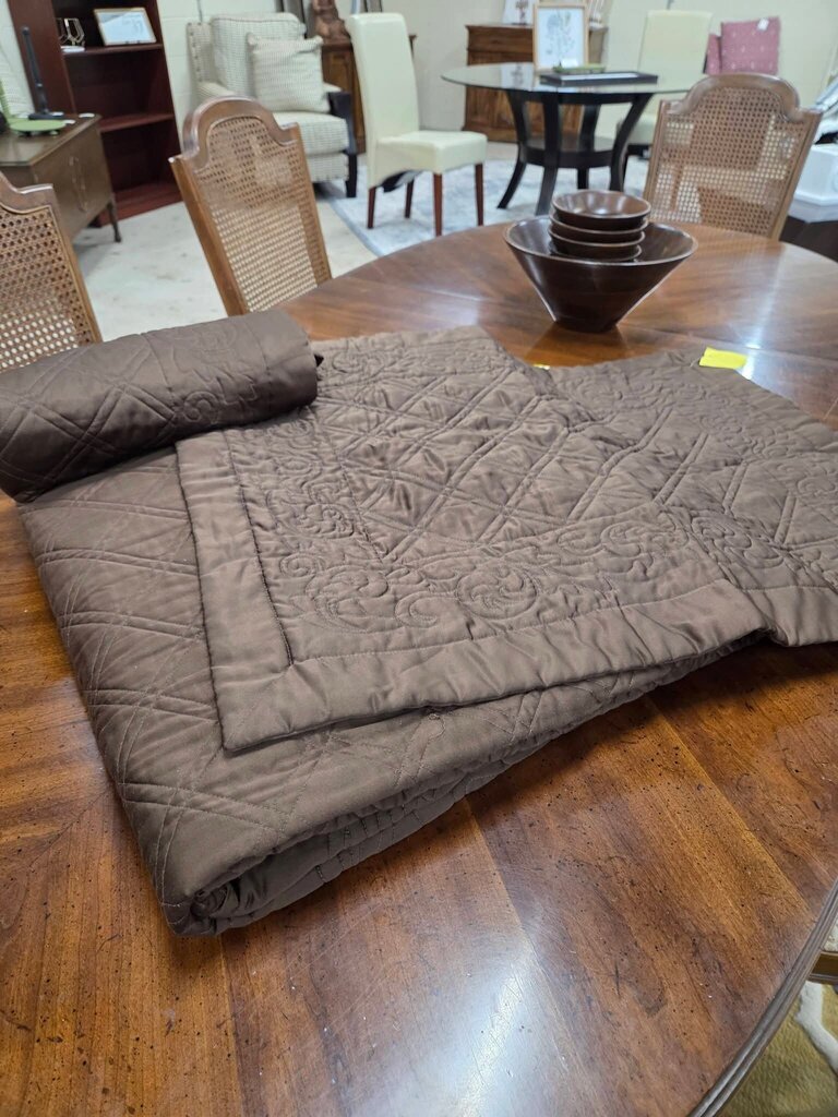 Chocolate Brown Quilted Comforter Full/Queen approx 86"x86" & 2 Pillow Shams