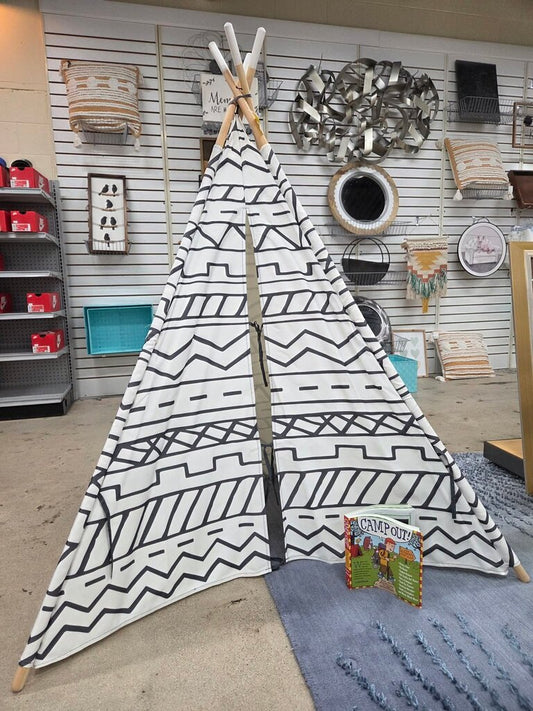 NWT Children's Teepee Ages 3+, 58"L x 58"W x56"H w/carry case