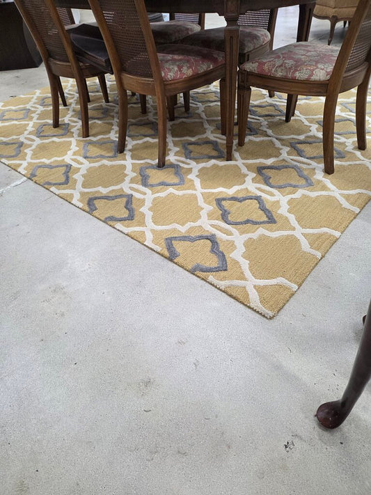 LARGE GOLD/WHITE AREA RUG 9 x 7.5