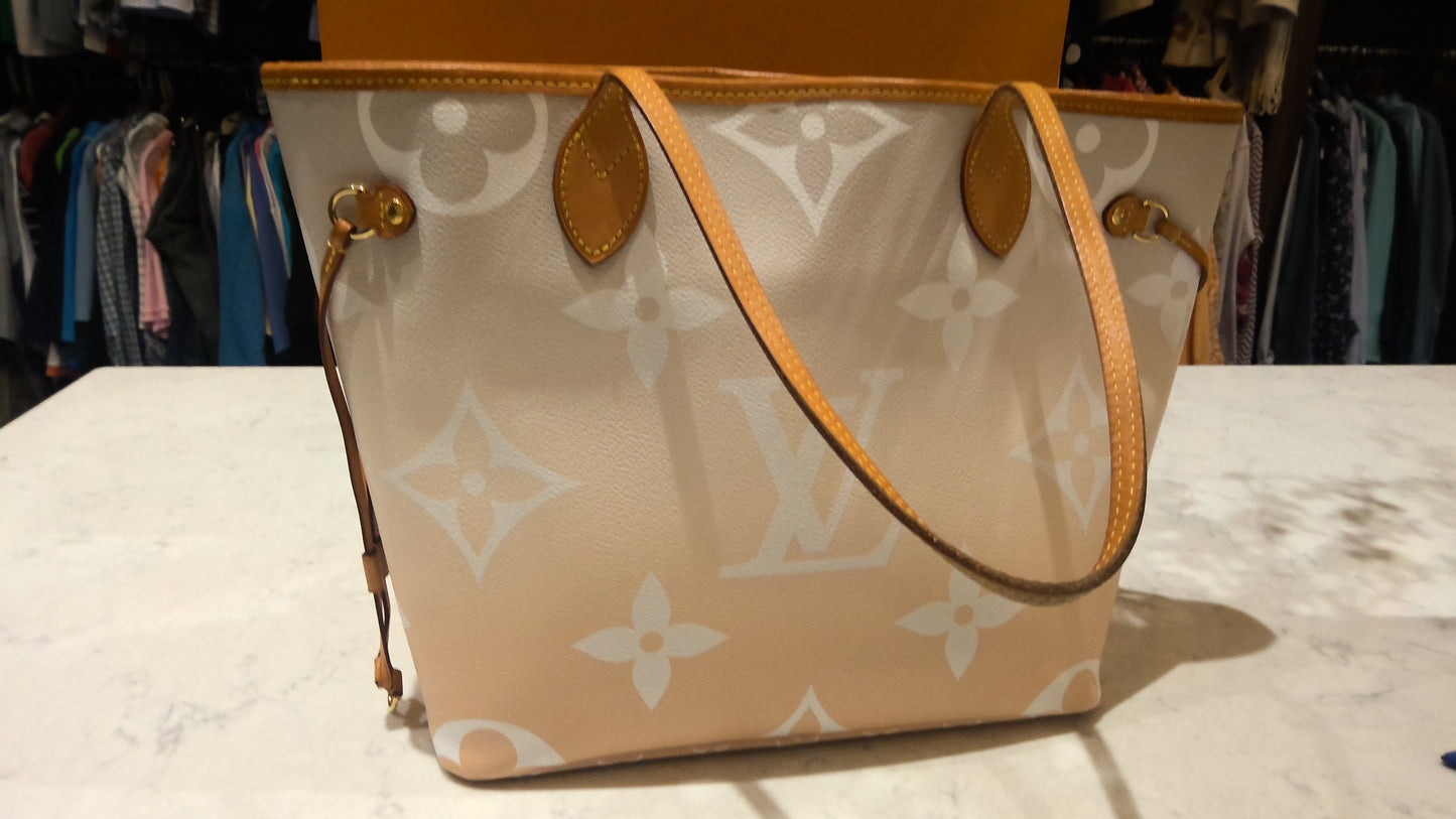 LV Neverful MM Pool Brume Shoulder Bag